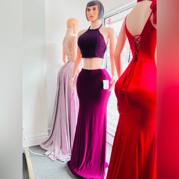 Two pieces - Picture 3 of 7